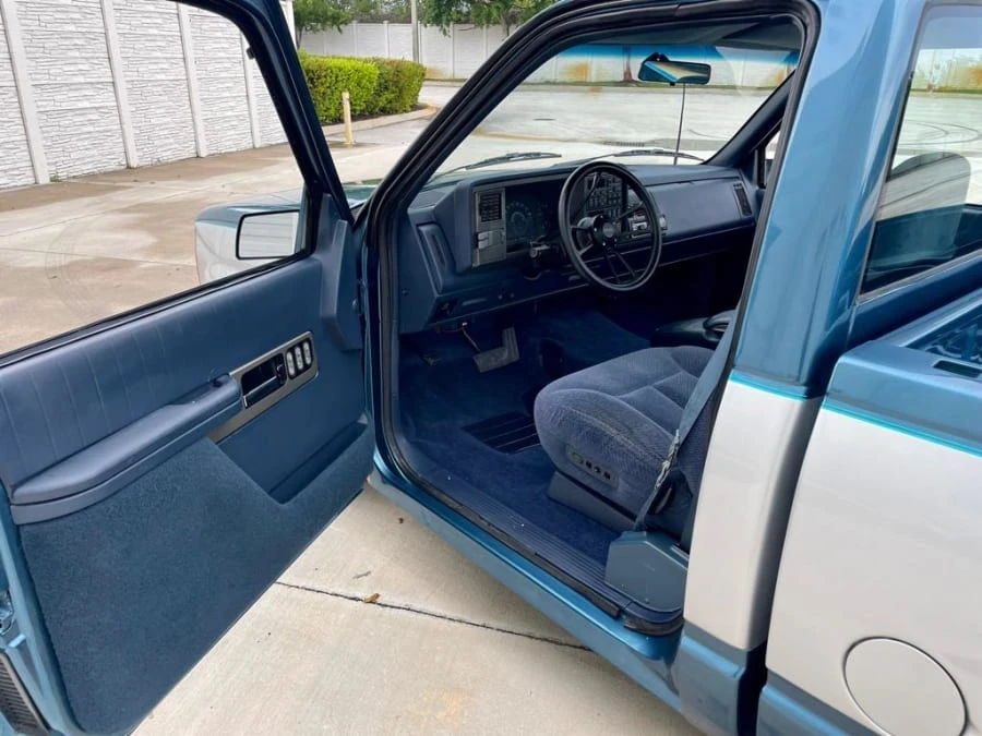 1990 GMC Sierra 1st Gen - Image 13 of 18