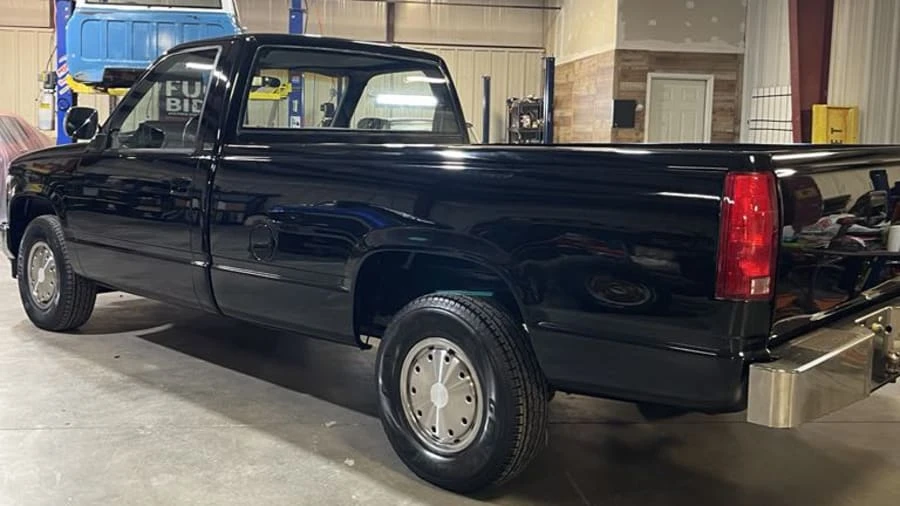 1990 GMC Sierra 1st Gen - Image 3 of 13
