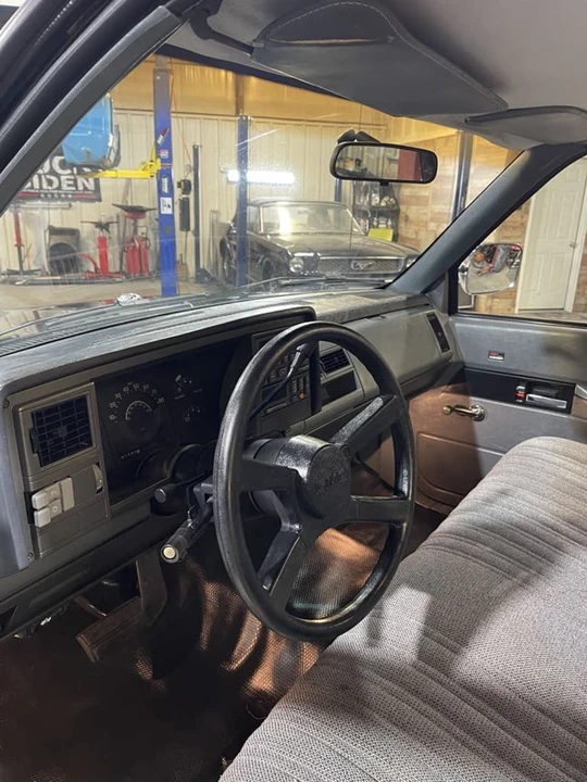 1990 GMC Sierra 1st Gen - Image 12 of 13
