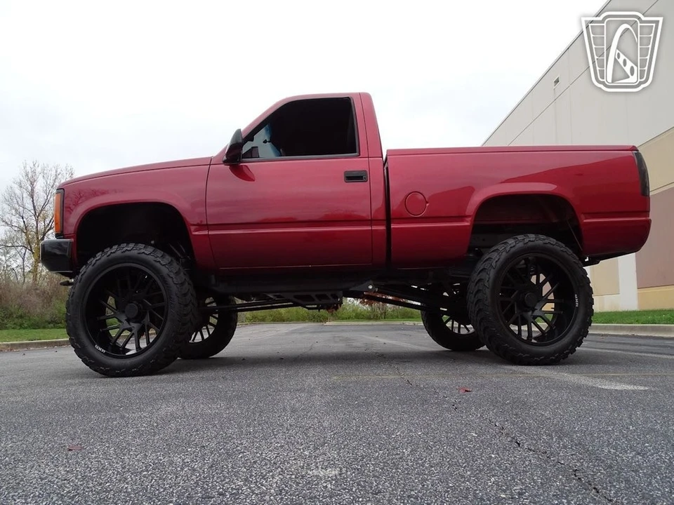 1990 GMC Sierra 1st Gen - Image 9 of 12
