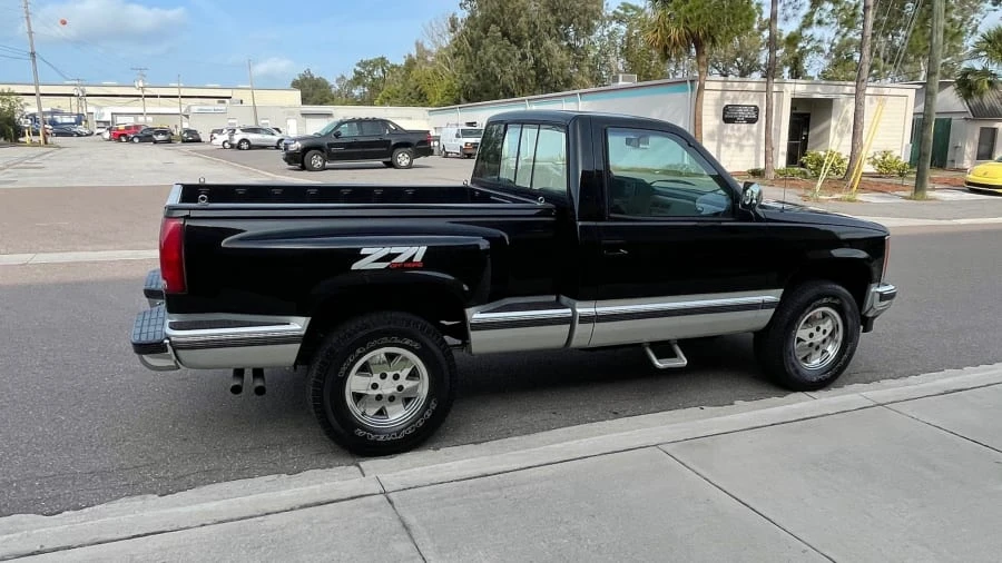 1990 GMC Sierra 1st Gen - Image 3 of 8
