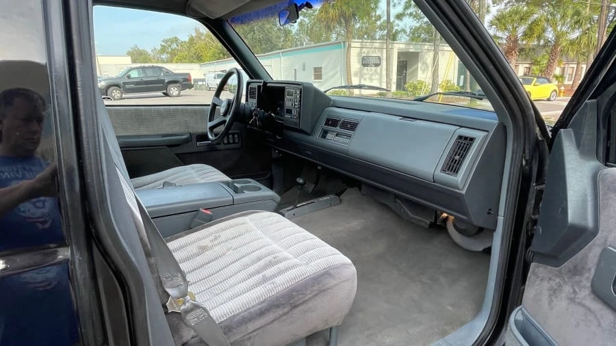 1990 GMC Sierra 1st Gen - Image 4 of 8
