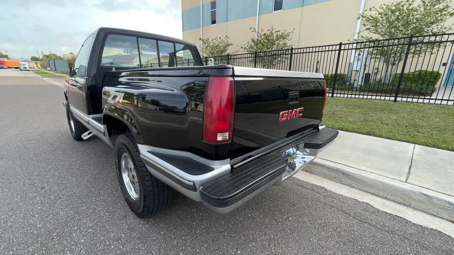 1990 GMC Sierra 1st Gen - Image 7 of 8