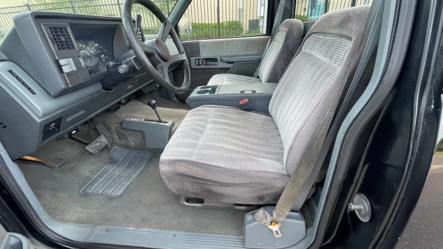 1990 GMC Sierra 1st Gen - Image 8 of 8