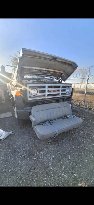 1990 GMC Sierra 1st Gen - Image 6 of 12