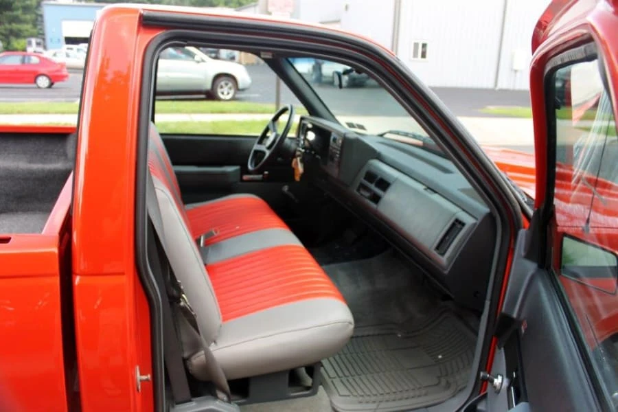 1990 GMC Sierra 1st Gen - Image 5 of 12