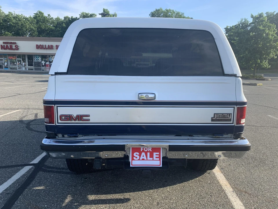 1990 GMC Jimmy 2nd Gen - Image 2 of 9