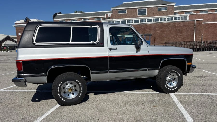 1990 GMC Jimmy - Image 2 of 30