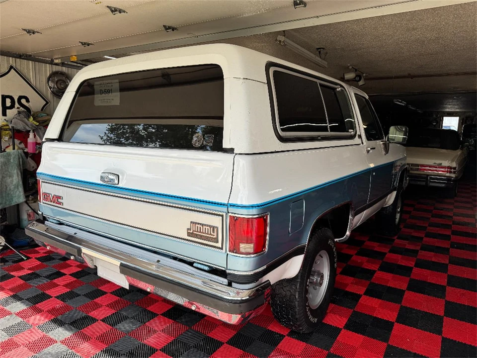 1990 GMC Jimmy 2nd Gen - Image 11 of 31