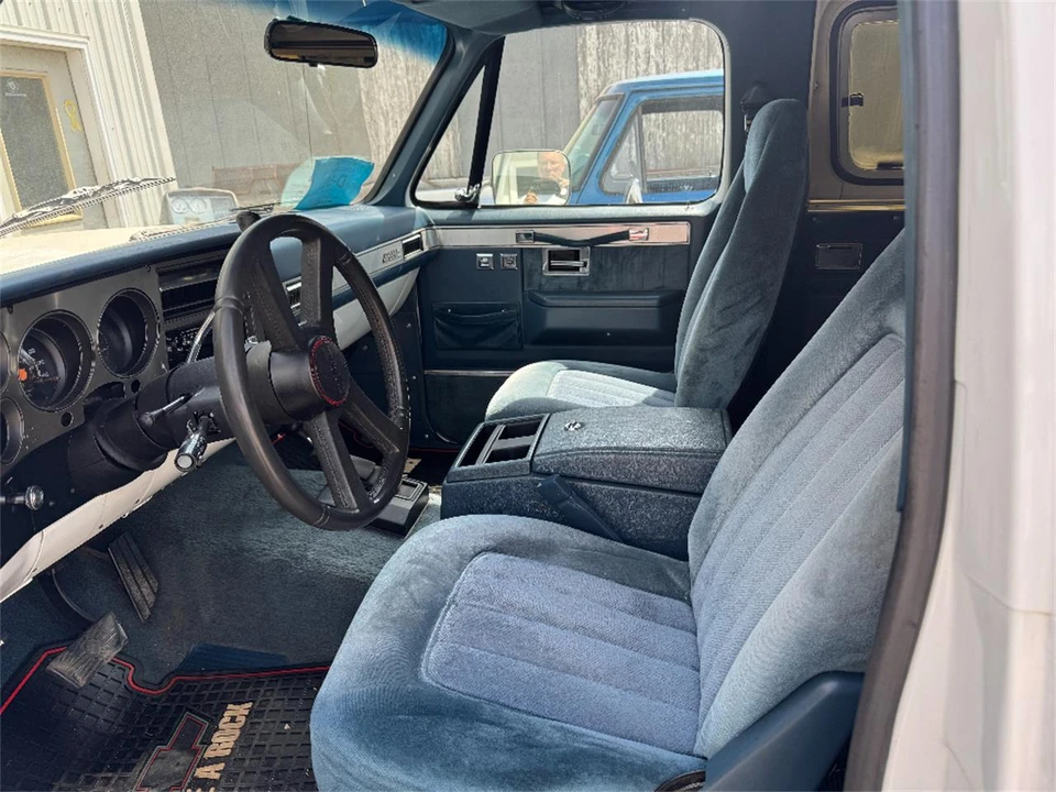 1990 GMC Jimmy 2nd Gen - Image 2 of 31