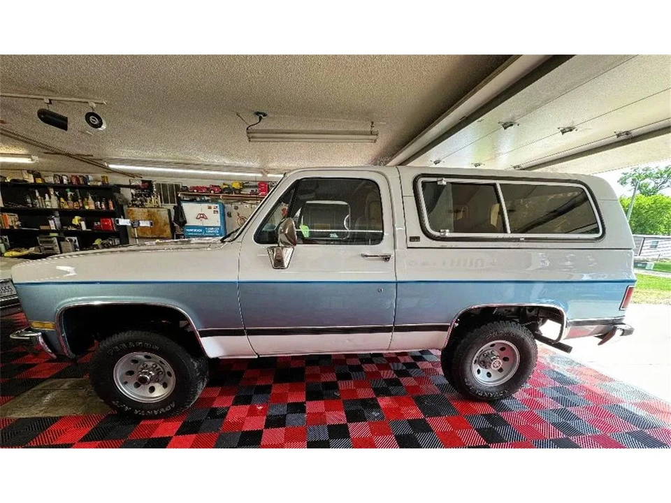 1990 GMC Jimmy 2nd Gen - Image 2 of 31