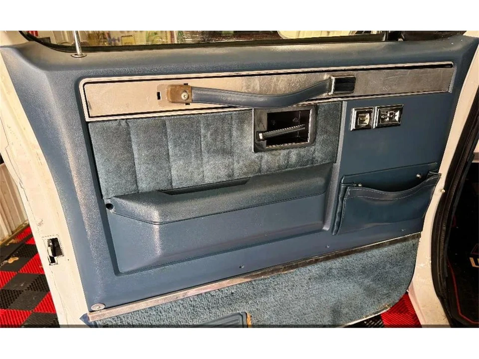 1990 GMC Jimmy 2nd Gen - Image 9 of 31