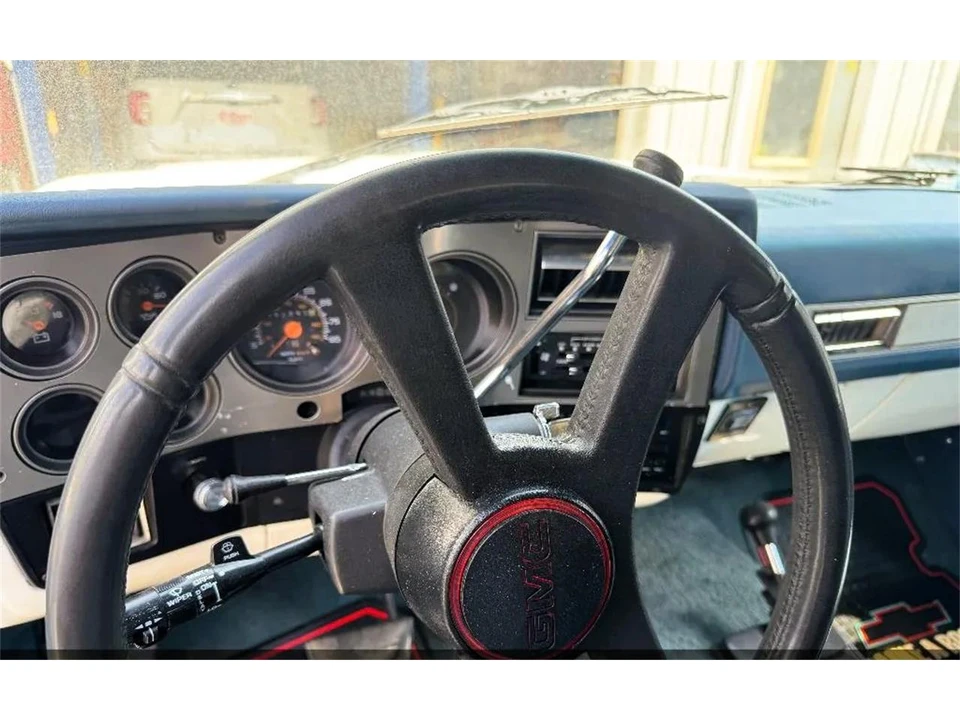 1990 GMC Jimmy 2nd Gen - Image 14 of 31