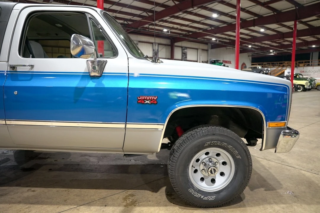 1990 GMC Jimmy 2nd Gen - Image 11 of 21