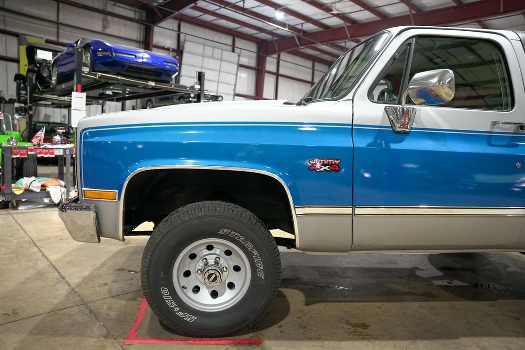 1990 GMC Jimmy 2nd Gen - Image 3 of 21