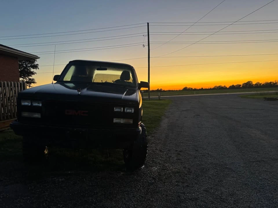 1990 GMC Jimmy 2nd Gen - Image 2 of 8