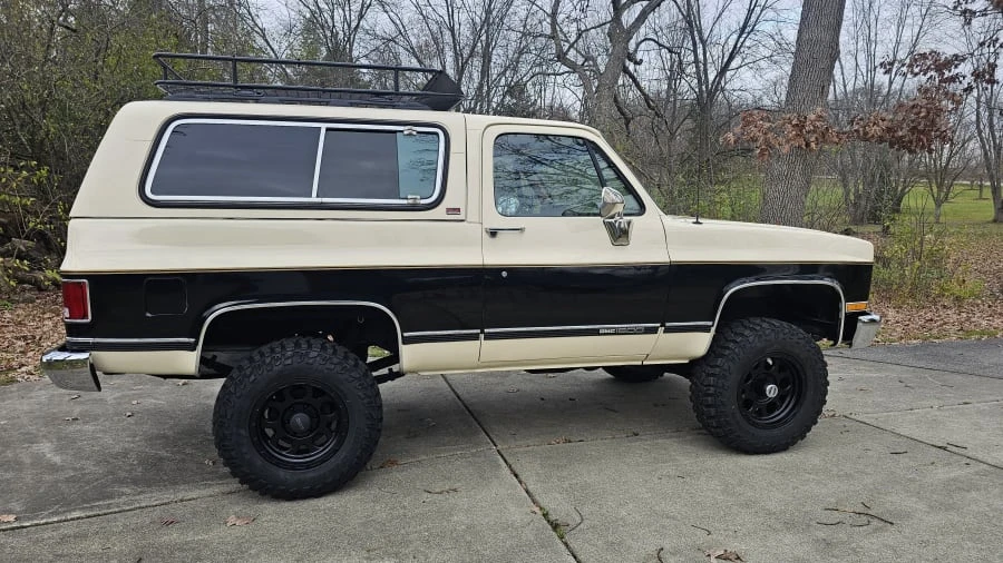 1990 GMC Jimmy 2nd Gen - Image 2 of 16