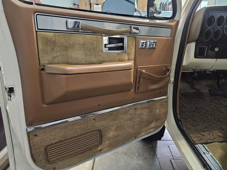 1990 GMC Jimmy 2nd Gen - Image 13 of 16