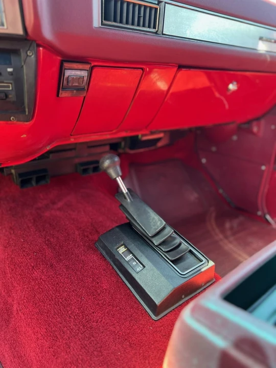 1990 GMC Jimmy 2nd Gen - Image 18 of 25