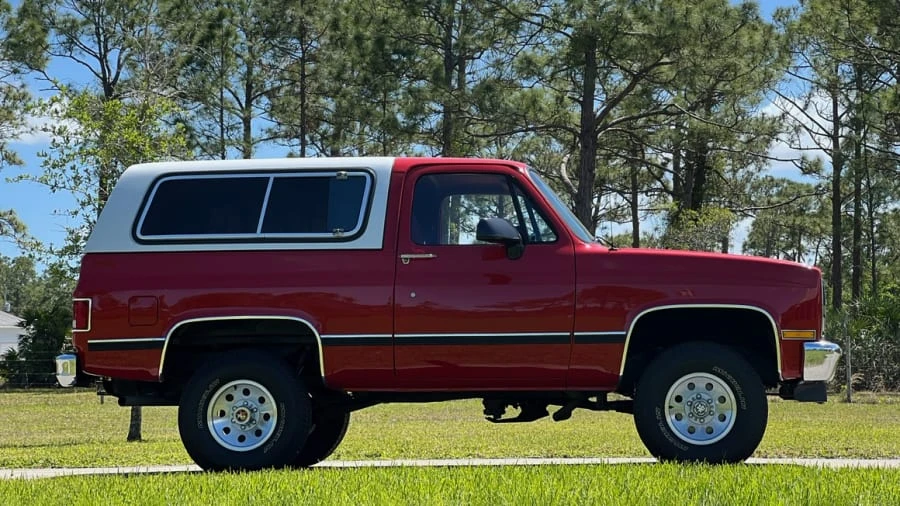 1990 GMC Jimmy 2nd Gen - Image 2 of 25