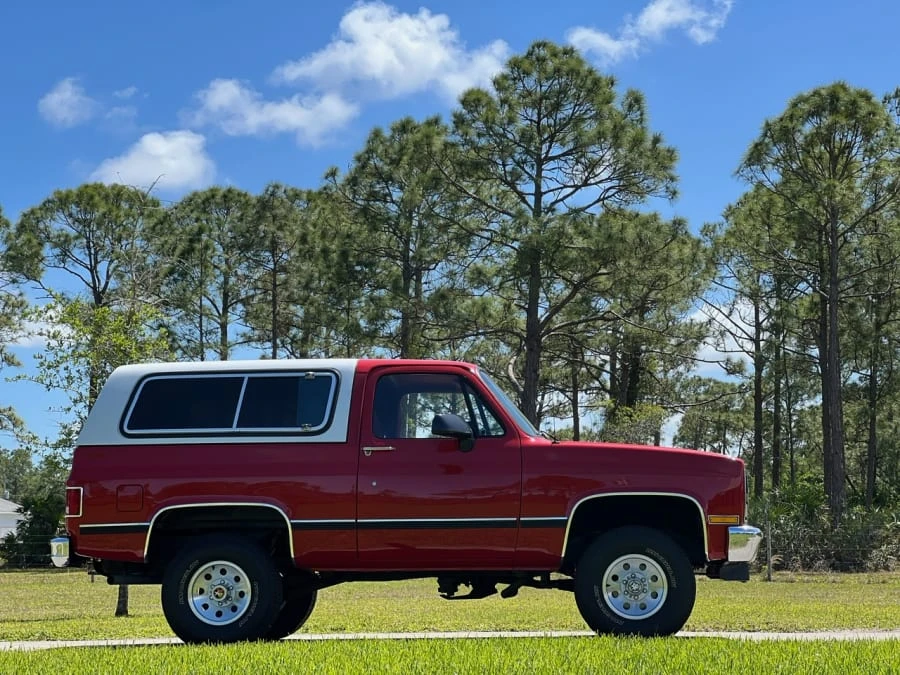 1990 GMC Jimmy 2nd Gen - Image 2 of 25