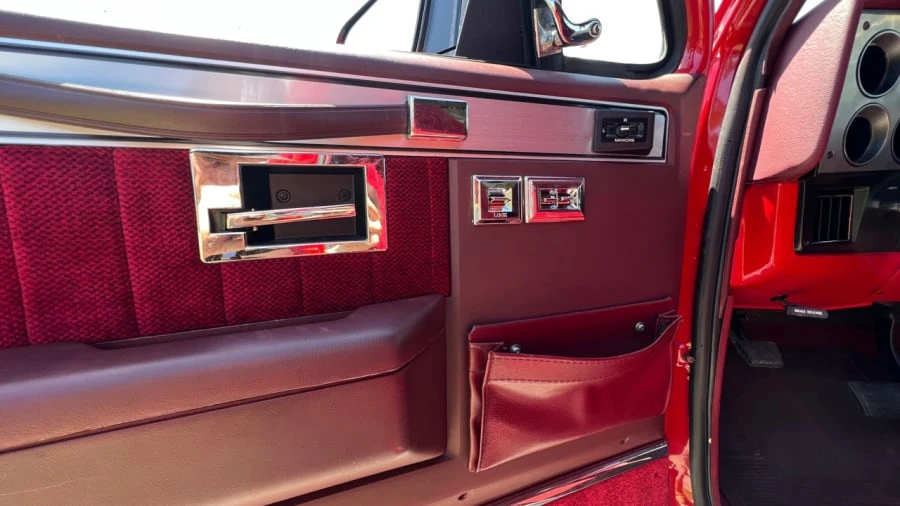 1990 GMC Jimmy 2nd Gen - Image 15 of 25