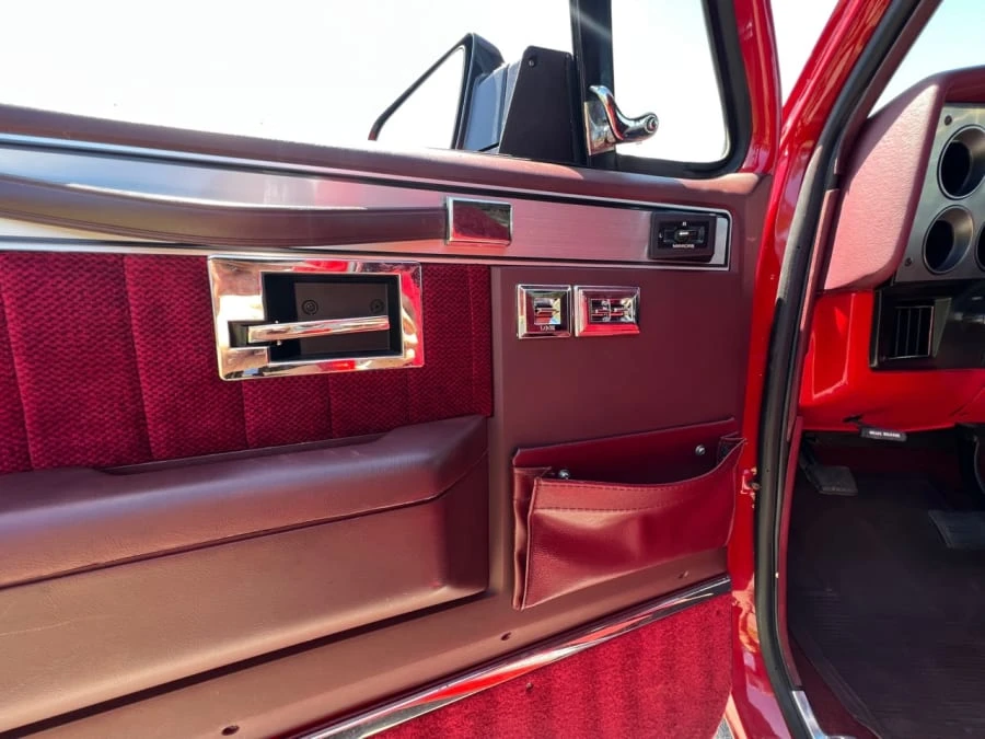 1990 GMC Jimmy 2nd Gen - Image 15 of 25