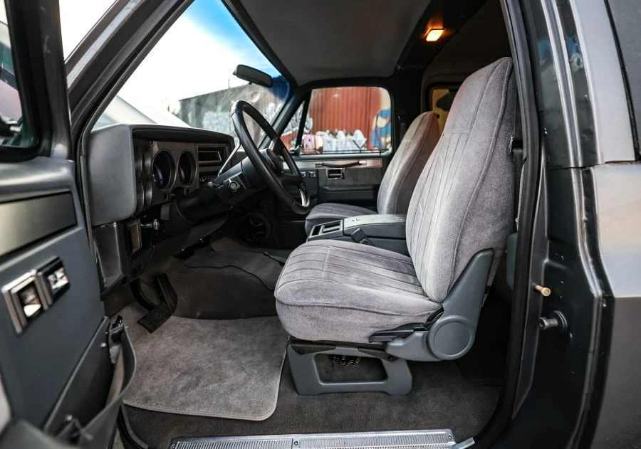 1990 GMC Jimmy 2nd Gen - Image 15 of 31
