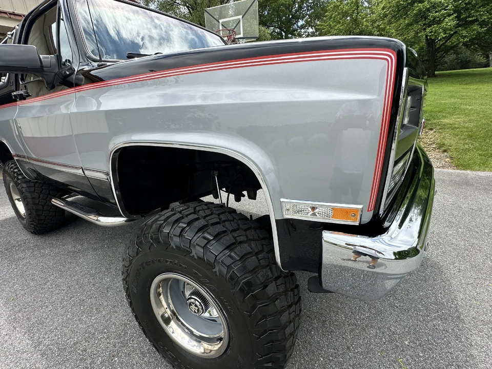 1990 GMC Jimmy 2nd Gen - Image 9 of 31