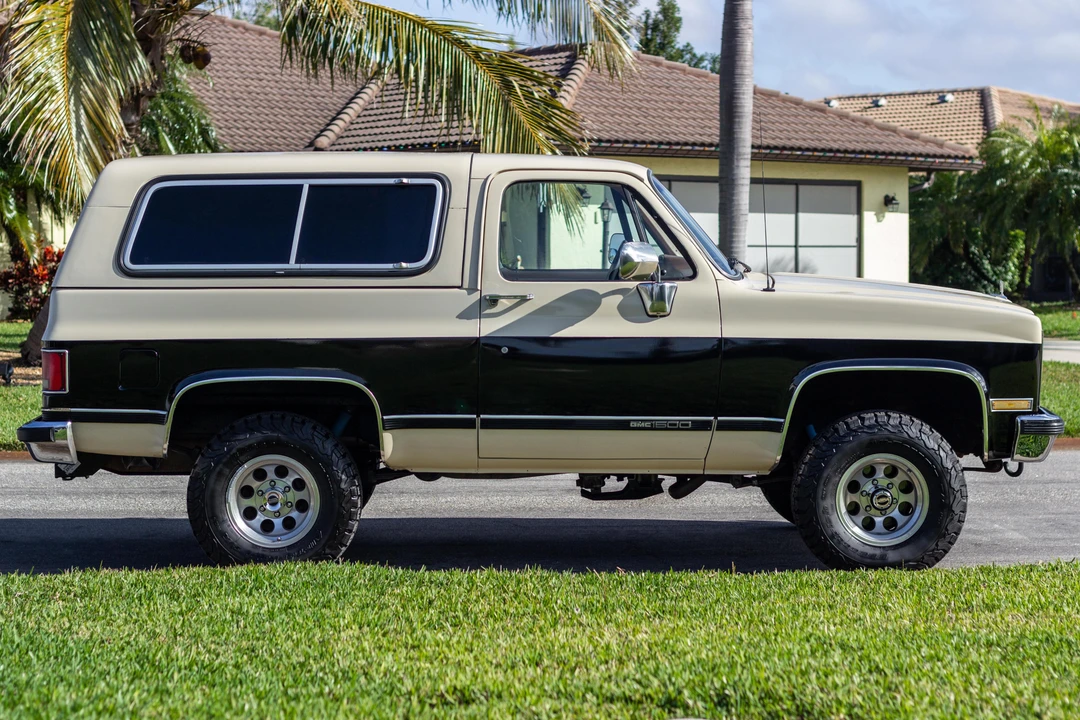 1990 GMC Jimmy 2nd Gen - Image 3 of 31