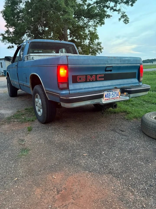1990 GMC Jimmy 2nd Gen - Image 2 of 3