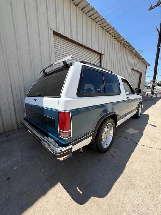 1990 GMC Jimmy 2nd Gen - Image 2 of 11