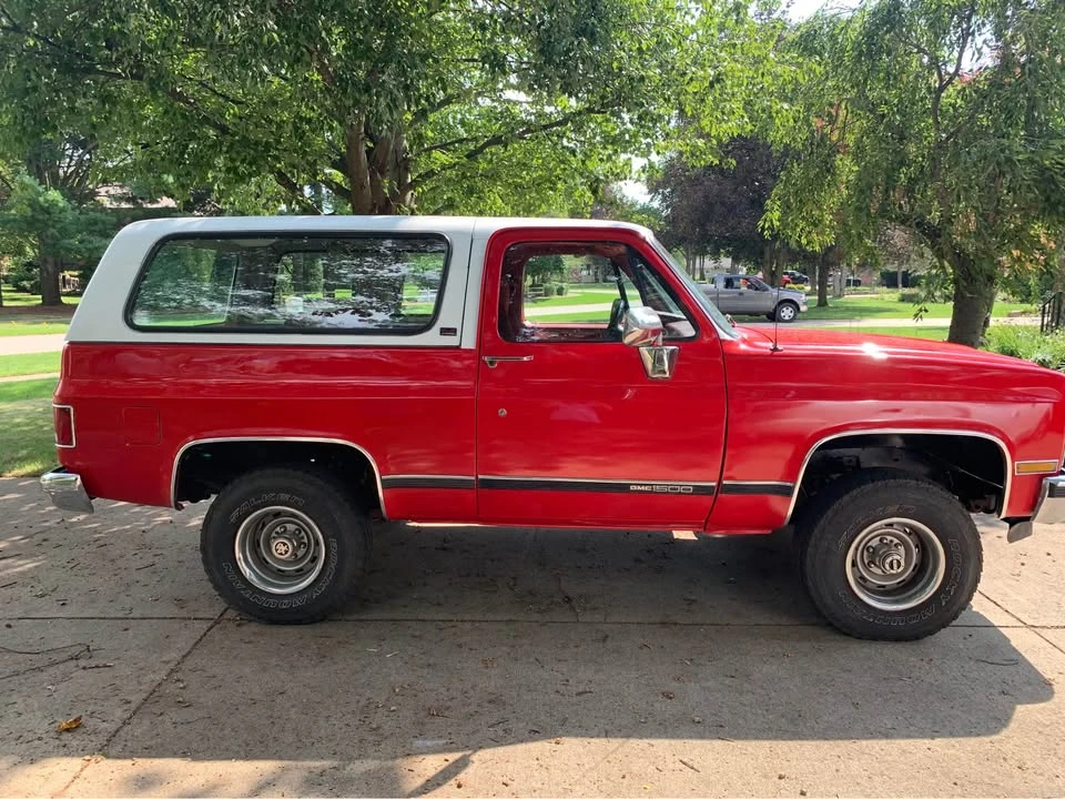 1990 GMC Jimmy 2nd Gen - Image 2 of 9