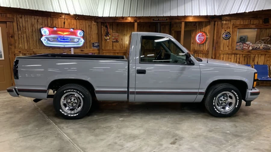 1990 GMC Sierra 1st Gen - Image 2 of 16