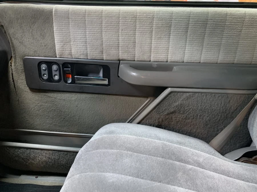 1990 GMC Sierra 1st Gen - Image 13 of 16