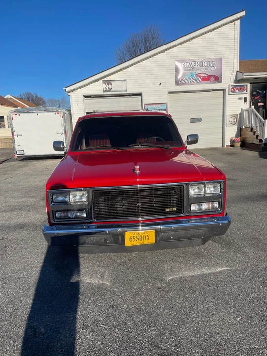 1990 GMC Suburban 7th Gen - Image 3 of 21
