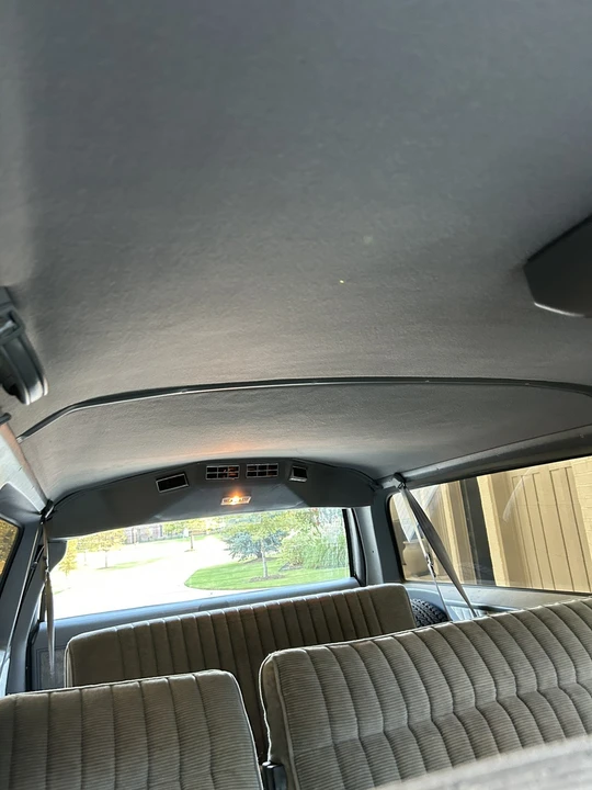 1990 GMC Suburban 7th Gen - Image 19 of 31