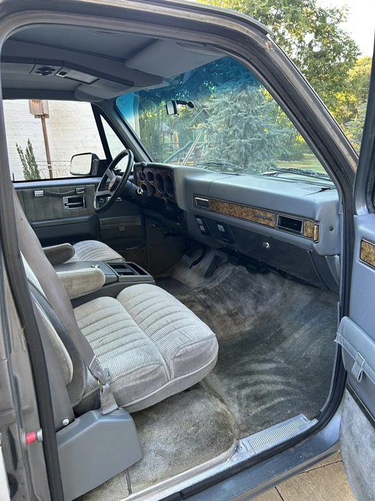 1990 GMC Suburban 7th Gen - Image 5 of 31