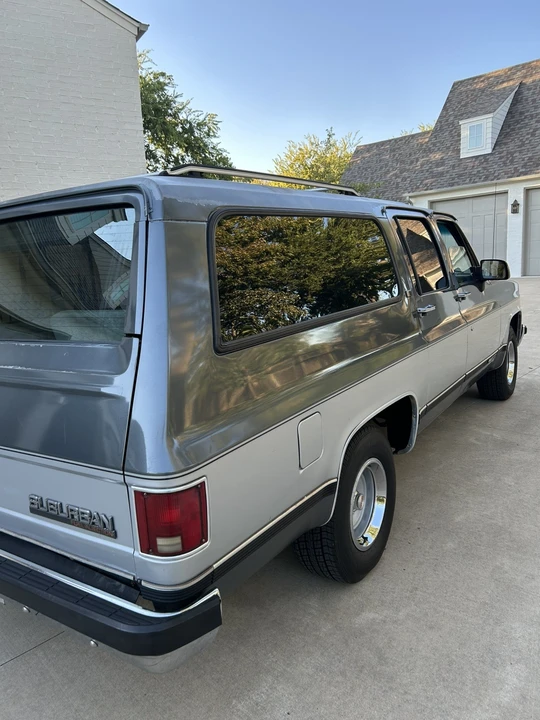 1990 GMC Suburban 7th Gen - Image 17 of 31
