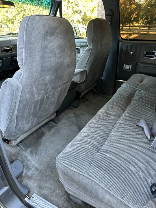 1990 GMC Suburban 7th Gen - Image 25 of 31