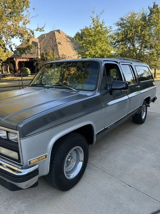 1990 GMC Suburban 7th Gen - Image 26 of 31