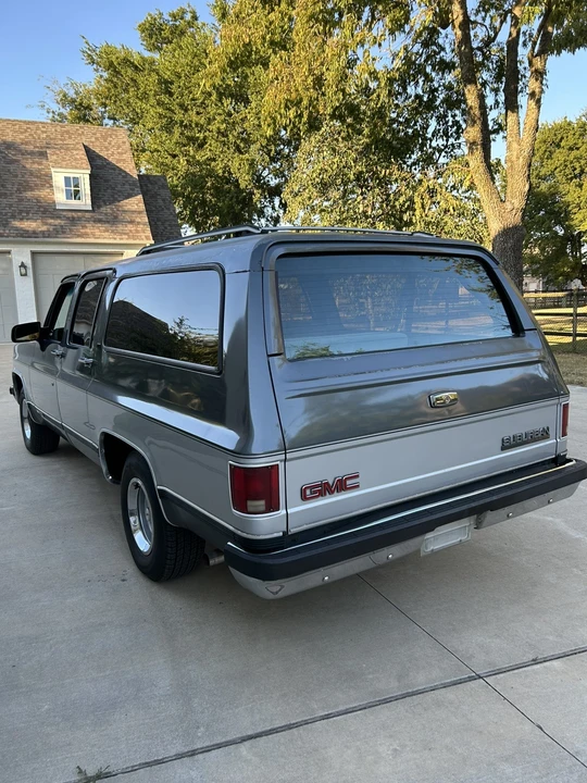 1990 GMC Suburban 7th Gen - Image 9 of 31