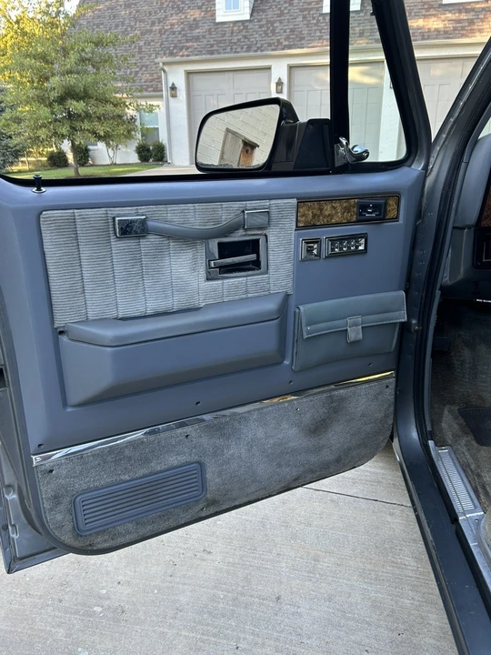 1990 GMC Suburban 7th Gen - Image 22 of 31