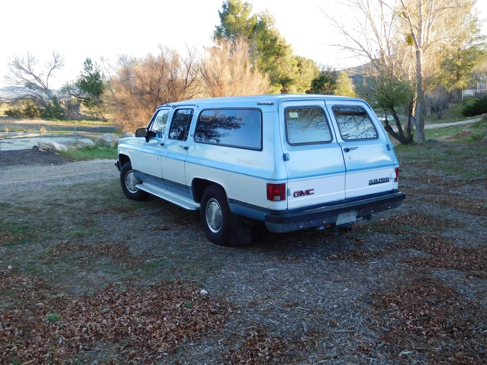 1990 GMC Suburban 7th Gen - Image 7 of 31