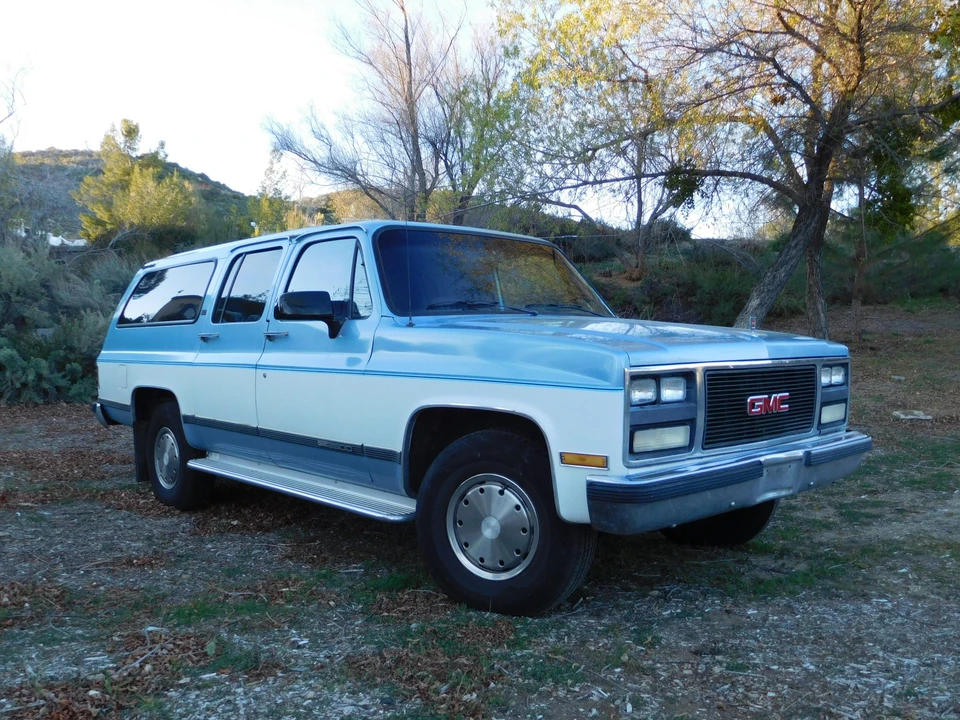1990 GMC Suburban 7th Gen - Image 14 of 31