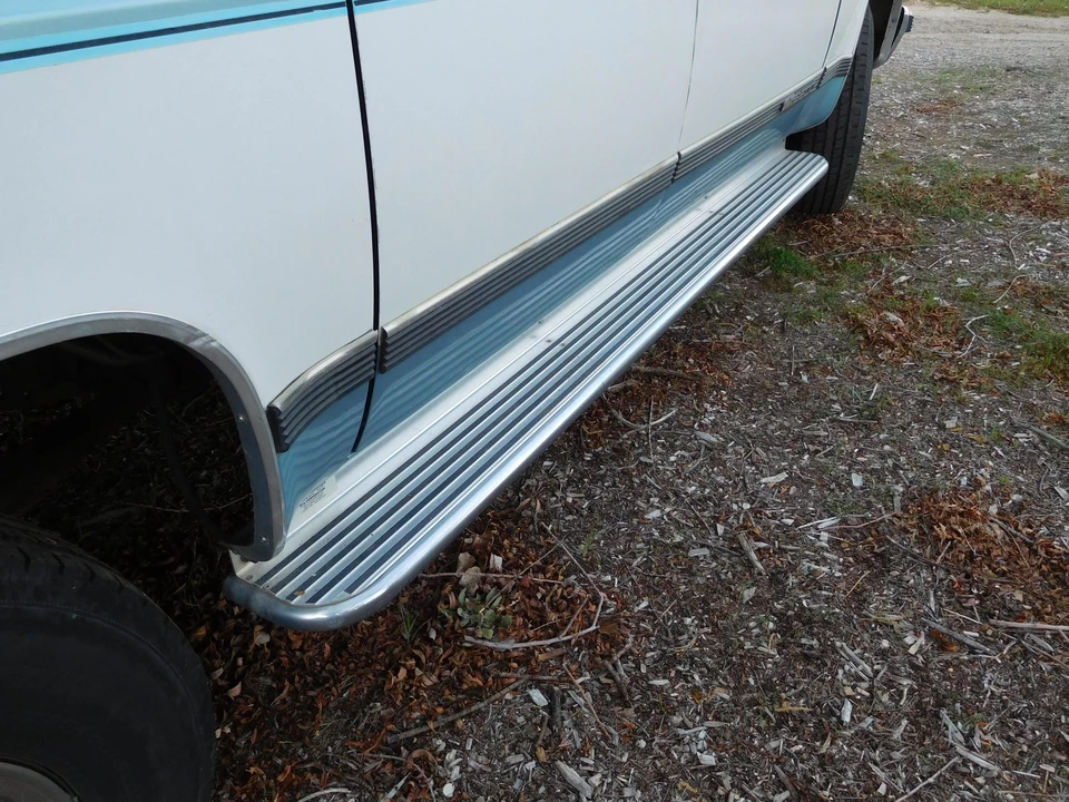 1990 GMC Suburban 7th Gen - Image 21 of 31