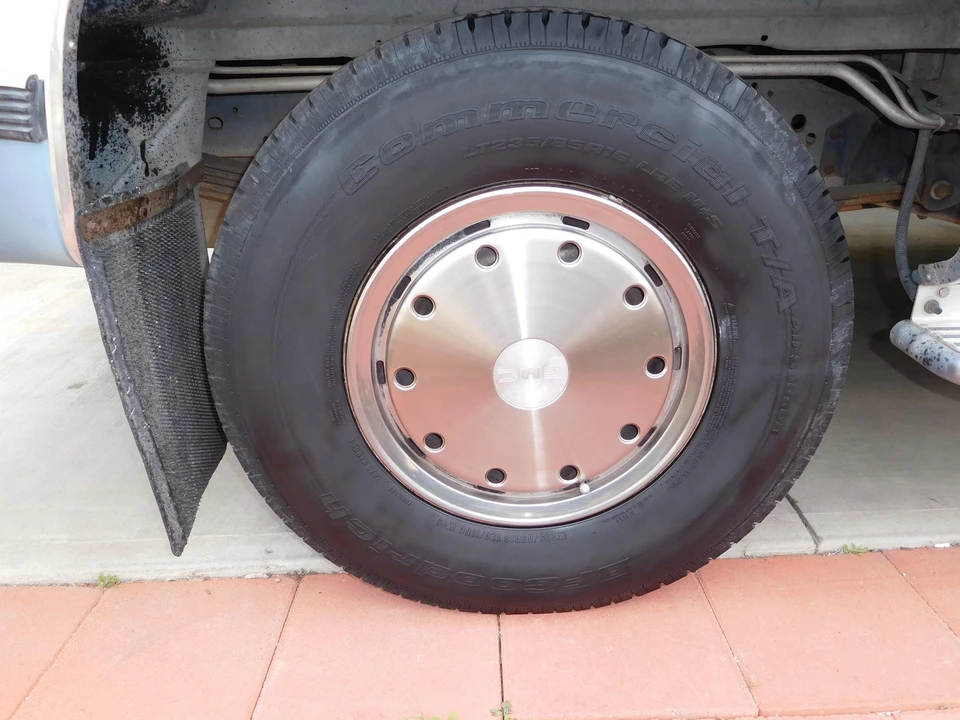 1990 GMC Suburban 7th Gen - Image 29 of 31