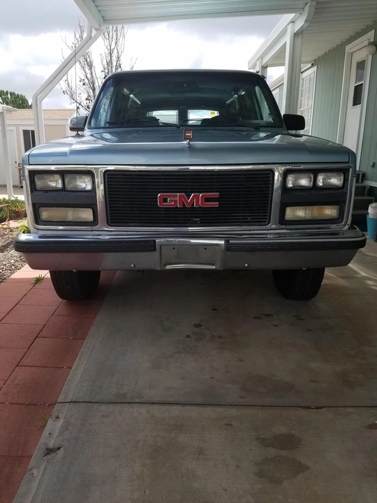 1990 GMC Suburban 7th Gen - Image 15 of 31