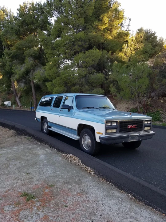 1990 GMC Suburban 7th Gen - Image 13 of 31