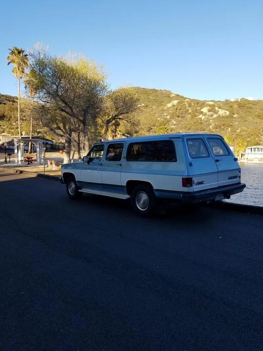 1990 GMC Suburban 7th Gen - Image 6 of 31